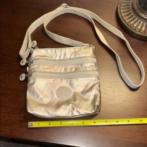 Kipling silver cross body in excellent condition